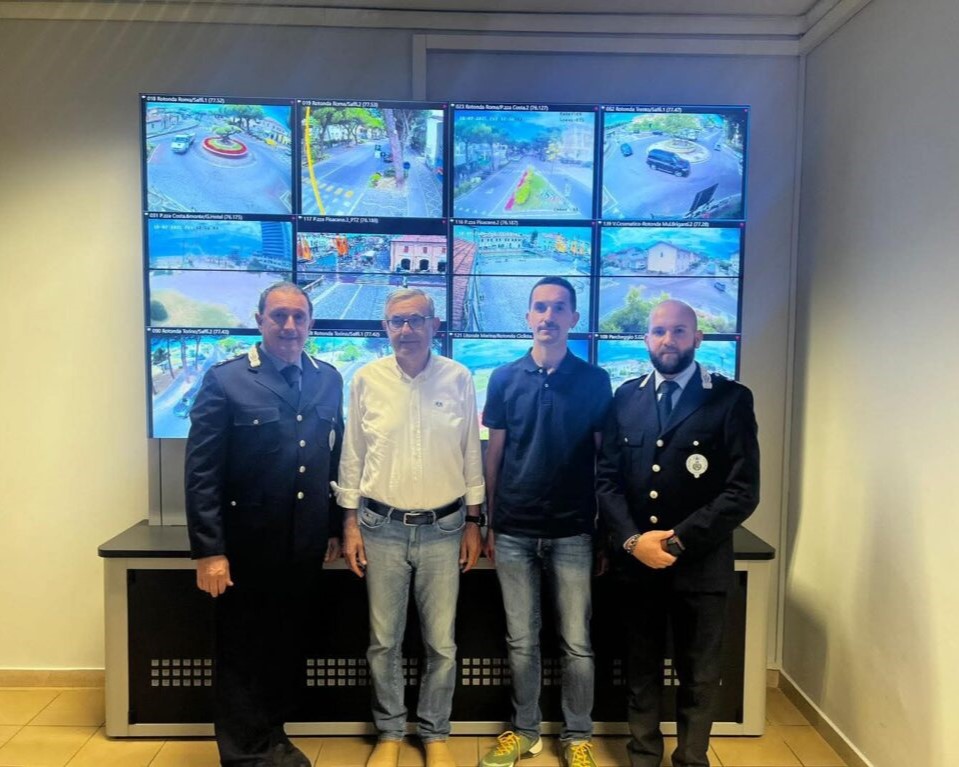 video wall struttura e monitor per la control room della polizia locale di cesenatico
