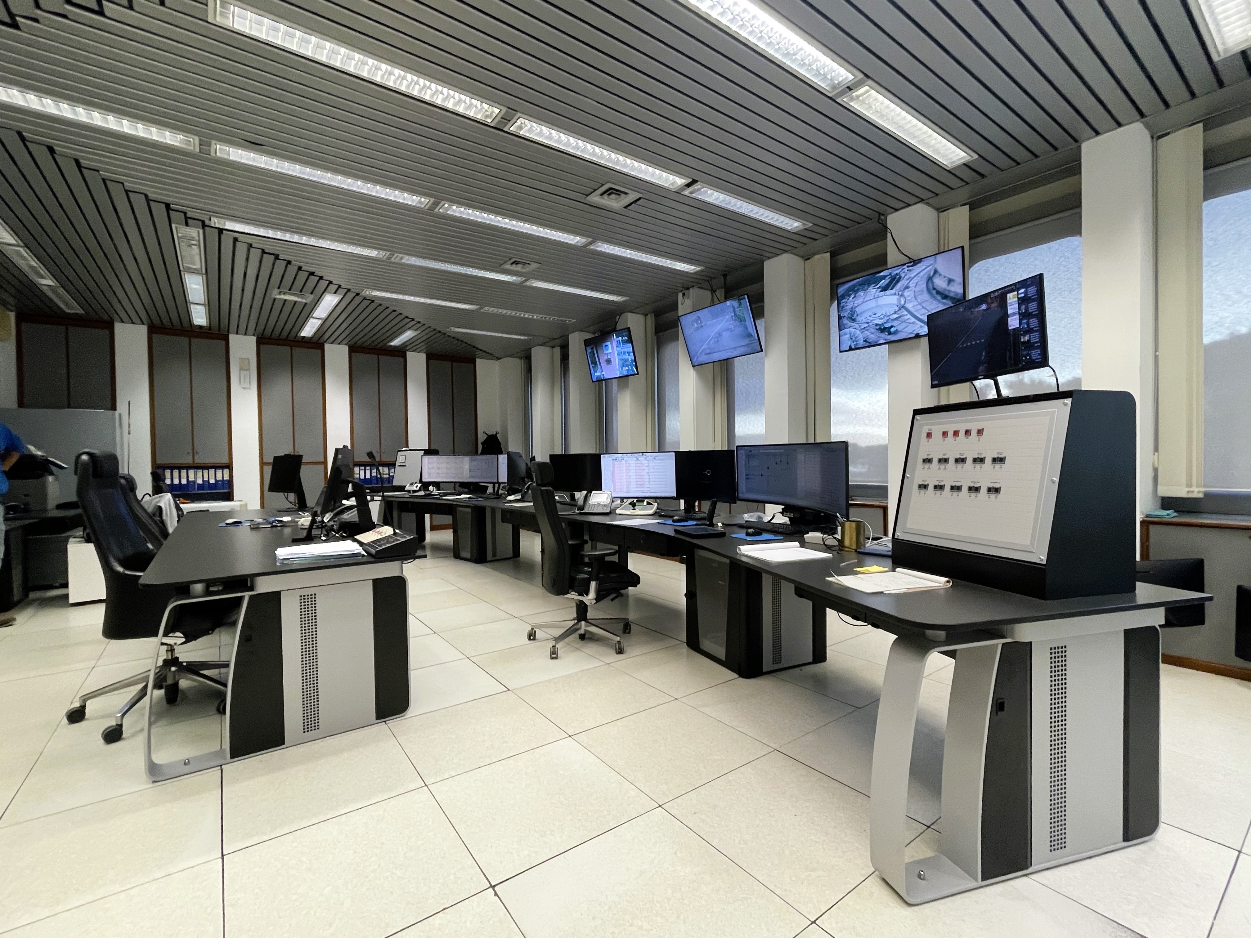 control room project implementation built for oil and gas energy sector (1)