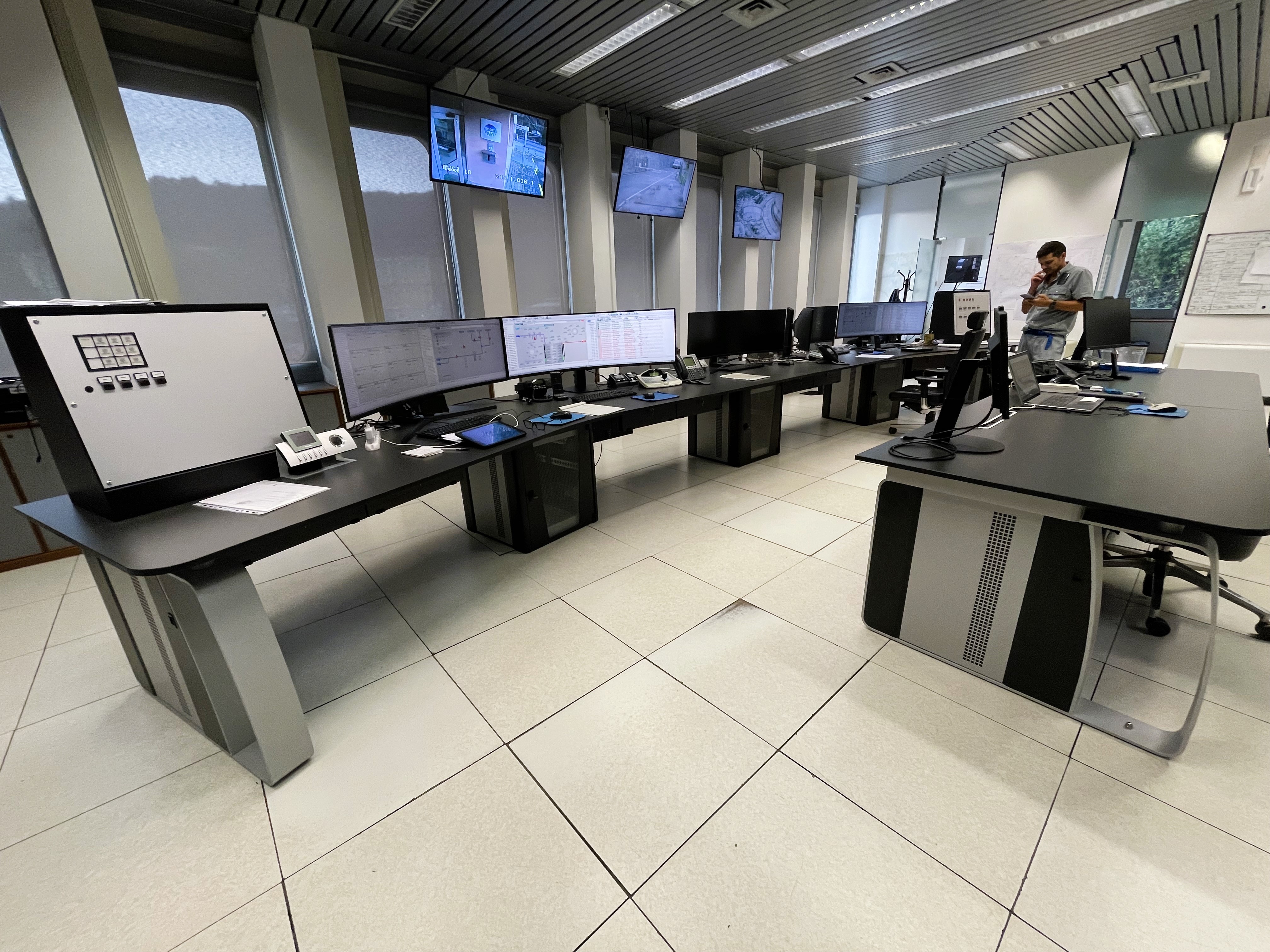 control room project implementation built for oil and gas energy sector 