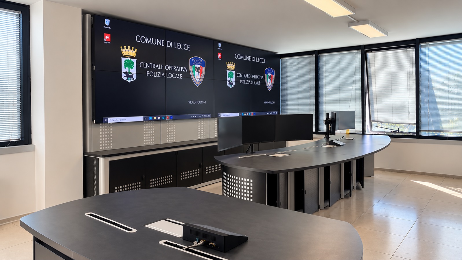 control room della nuova centrale operativa della polizia di lecce