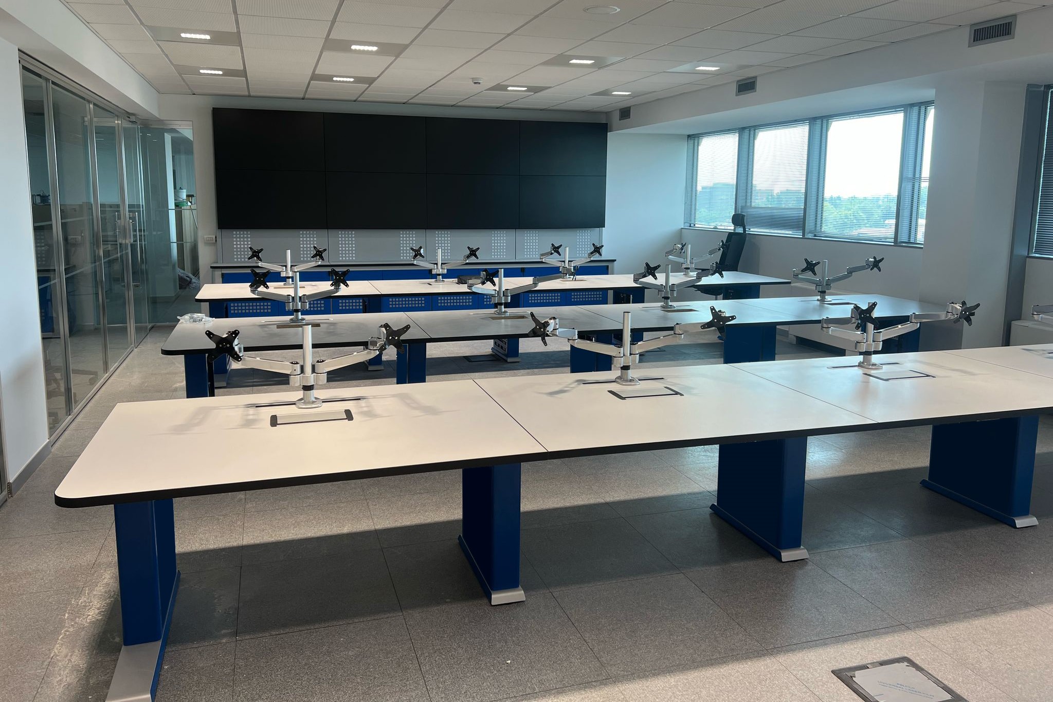 network operation centers per Valtellina s.p.a. allestimento