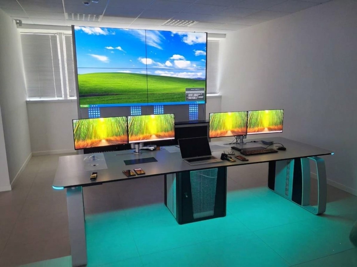 control room videosorveglianza scrivanie tecniche per postazioni di controllo
